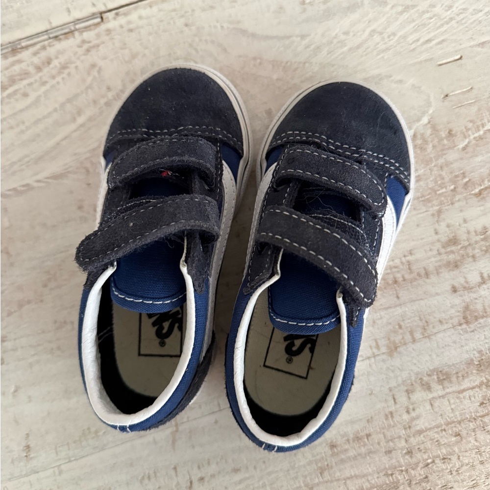 SIZE 7 Children's Navy & White Double Velcro Sneakers